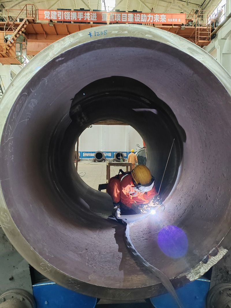 立足實體拼創(chuàng)新 鐵馬踏破鑄夢來---瀘天化弘旭公司制造的國內(nèi)第二臺全國產(chǎn)特種高壓設備交付使用(圖4) 立足實體拼創(chuàng)新 鐵馬踏破鑄夢來---瀘天化弘旭公司制造的國內(nèi)第二臺全國產(chǎn)特種高壓設備交付使用(圖4)