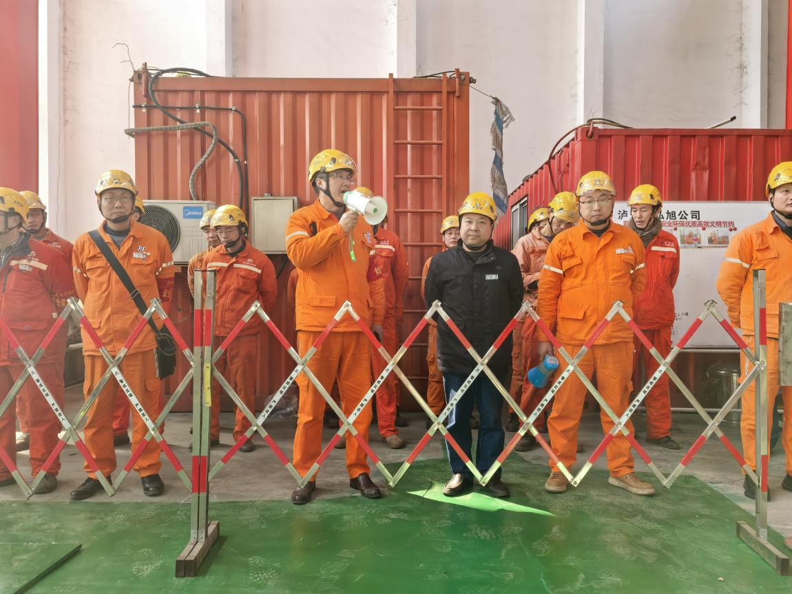 弘旭公司開展有限空間事故救援應急演練(圖1) 弘旭公司開展有限空間事故救援應急演練(圖1)