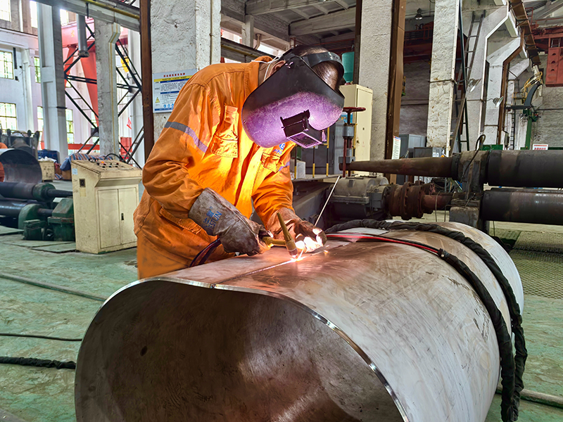 弘旭員工直面烈日考驗(yàn)，汗水鑄就質(zhì)量豐碑(圖2)