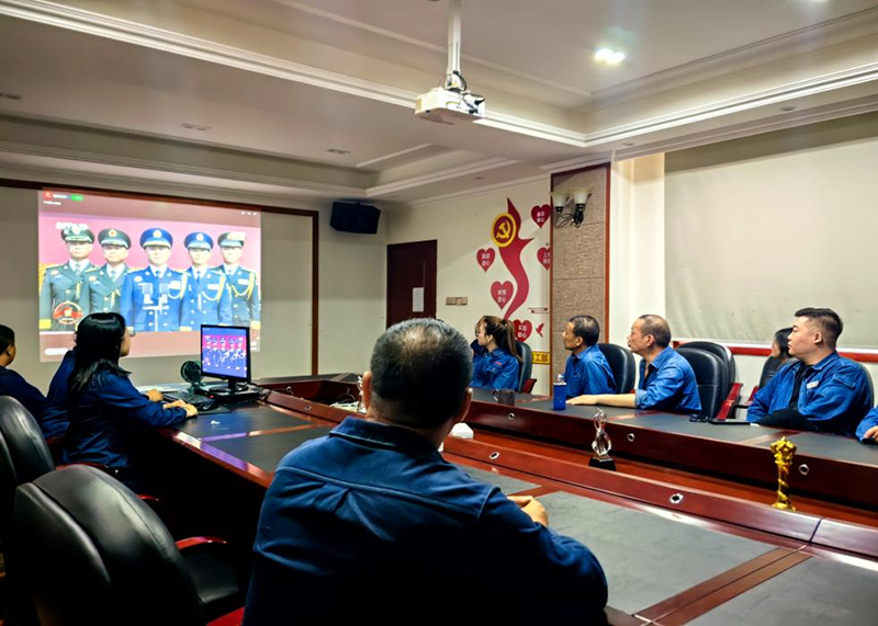  弘旭公司組織觀看九三閱兵式，激發(fā)愛國熱情(圖3)