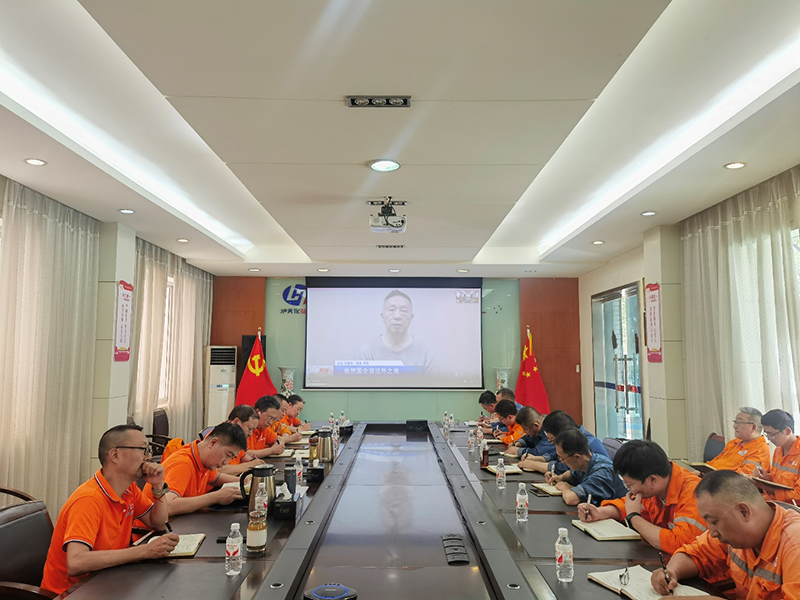 弘旭公司進行集體廉潔警示談話(圖1) 弘旭公司進行集體廉潔警示談話(圖1)