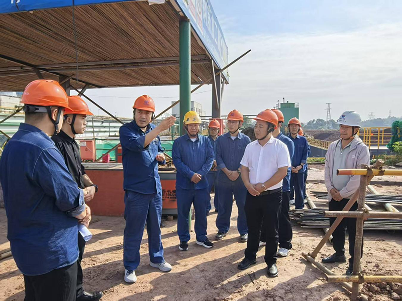 傅利才、郭春建到化工園區(qū)項(xiàng)目現(xiàn)場(chǎng)開展節(jié)前安全檢查(圖1)