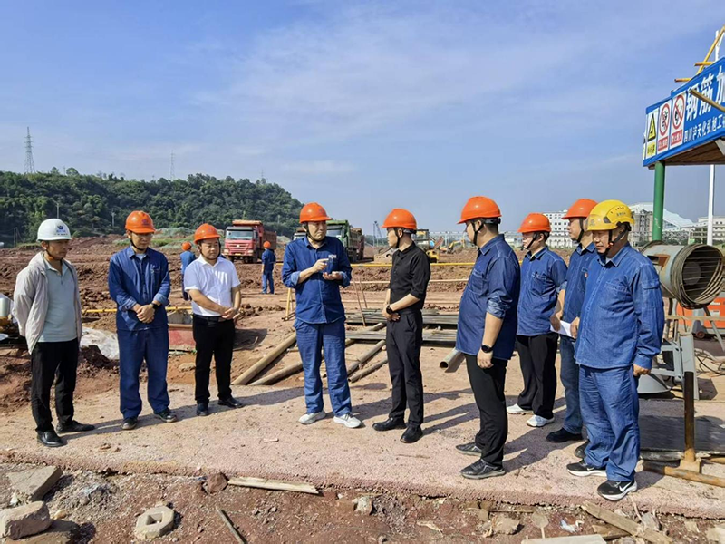 傅利才、郭春建到化工園區(qū)項(xiàng)目現(xiàn)場(chǎng)開展節(jié)前安全檢查(圖3)