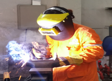 永不褪色的女勞?！浐胄窆倦妰x防腐工程處葉華蘭